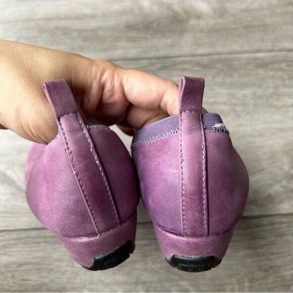 Blondo Lilac Leather Ersilia Wedge Pump - Picture 6 of 16